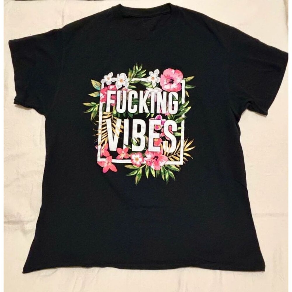 Spencer’s Black Graphic T-Shirt Men’s Large